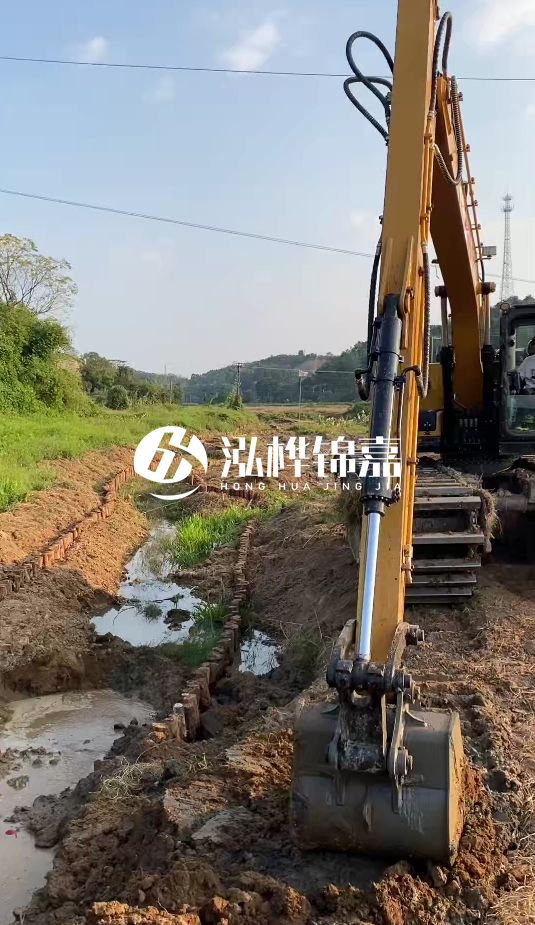 青島河道清淤專業施工-水挖機清淤適合哪些河道狀況？